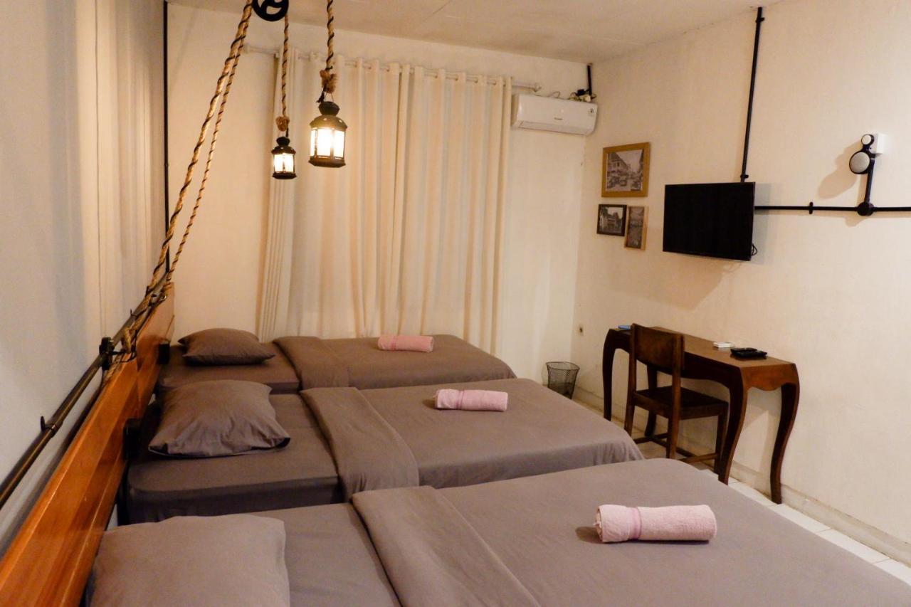 Buton Backpacker Lodge Bandung Exterior foto